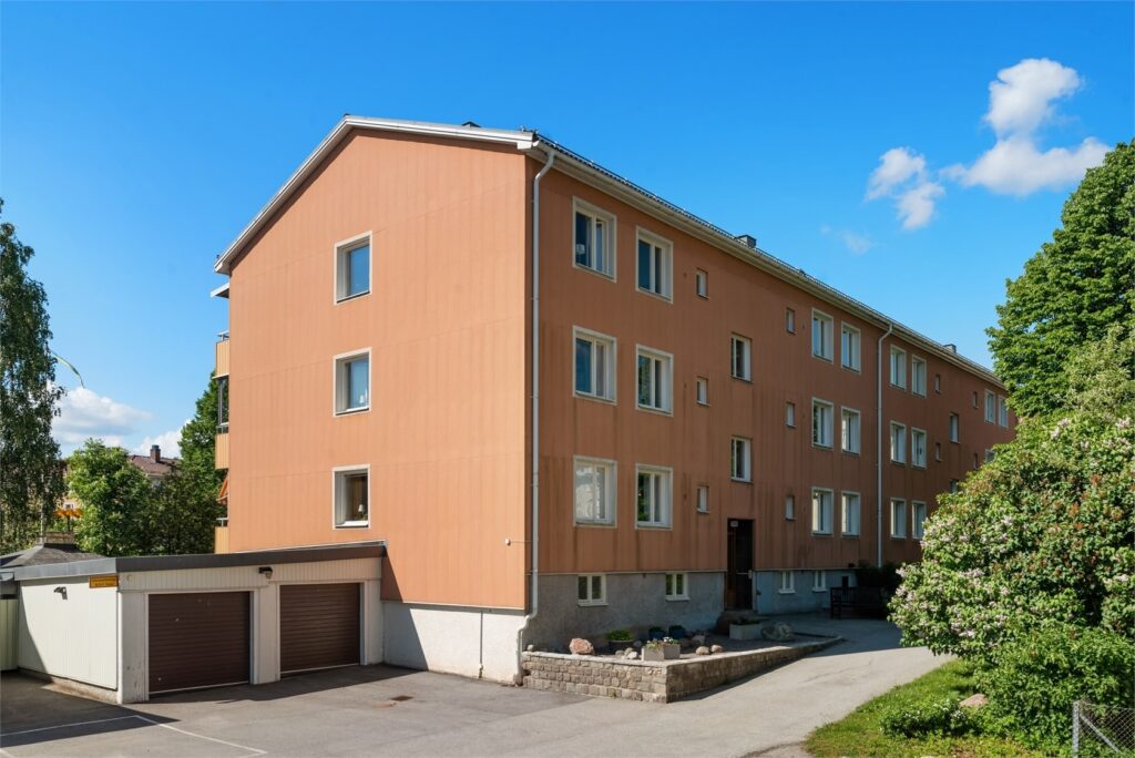 Fasadputsning flerbostadshus. Danderyd Stocksund