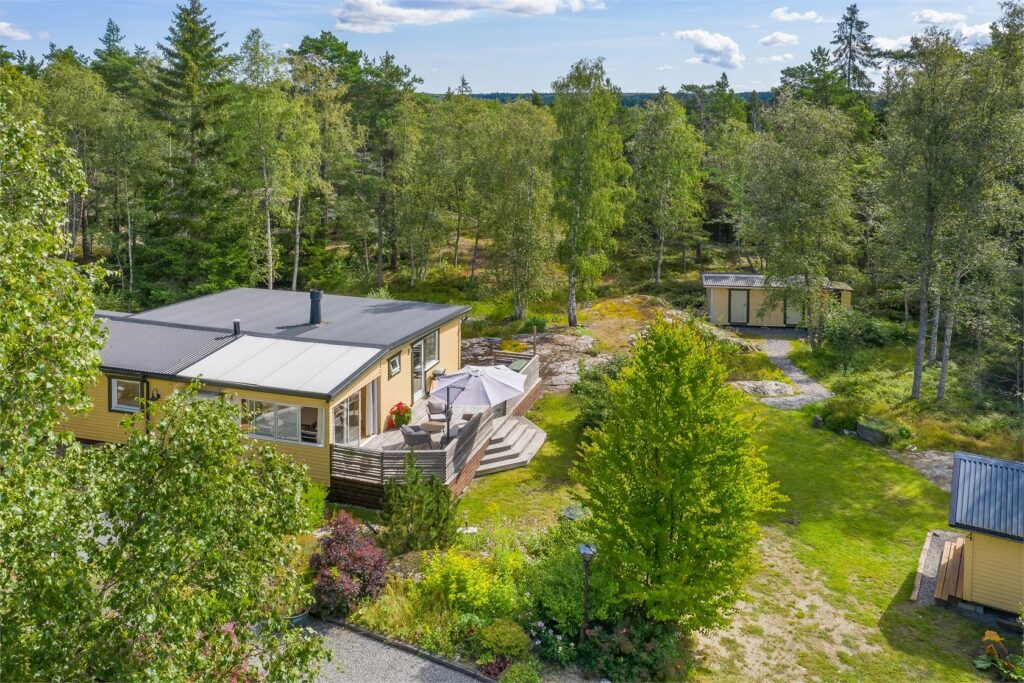 Omläggning av plåttak på garage. Fruängen Segeltorp Huddinge