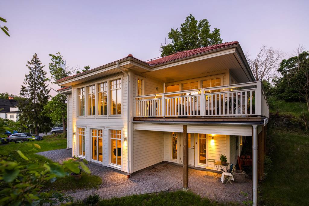 Takomläggning papptak & dubbelfalsat plåttak på småhus. Saltsjö Duvnäs Nacka